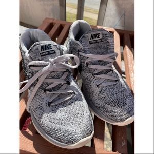 NIKE FLYKNIT LUNAR 3